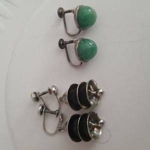 Two pairs sterling screw back earrings - jingle bells and jade cabachon button.